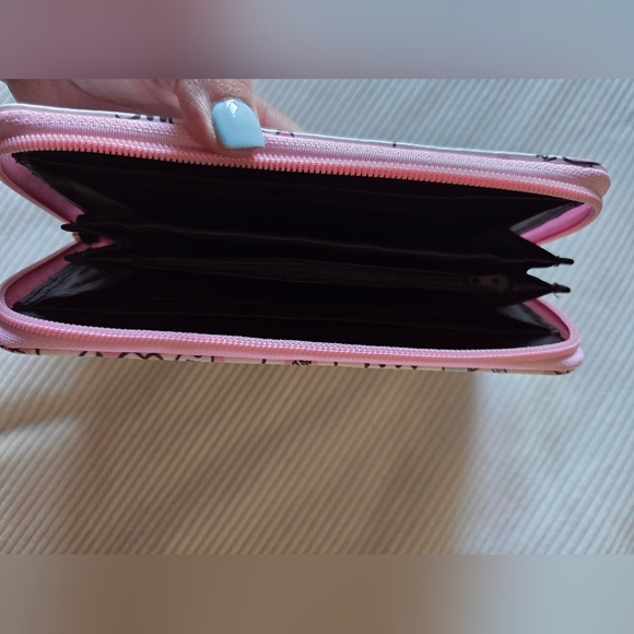 Hello Kitty Wallet - Picture 2 of 2